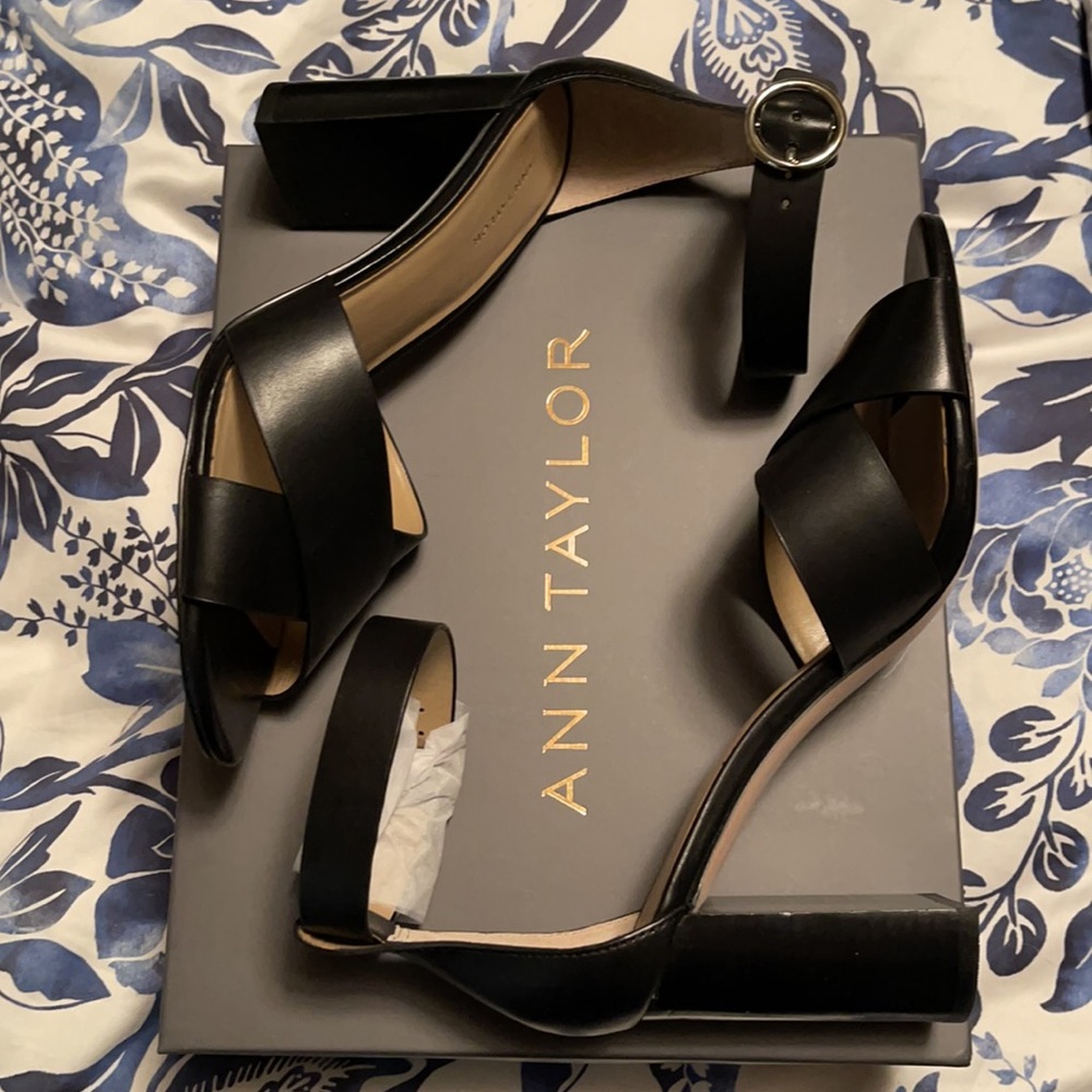 Ann Taylor Liya Leather Block Heel Sandals Shoes 458335 - Picture 7 of 11